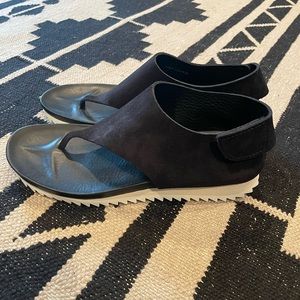 NEVER WORN!! Pedro Garcia black thong sandals with white sole, size 38 (US 8)